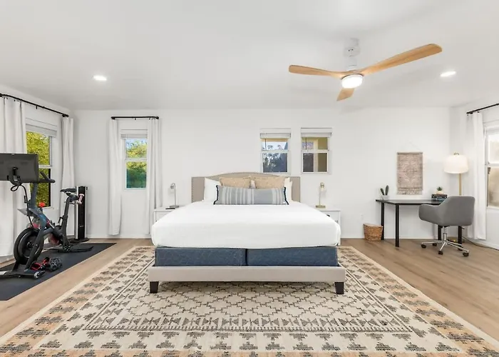 Сasa de vacaciones Peaceful 2 Story Home-pet Friendly *