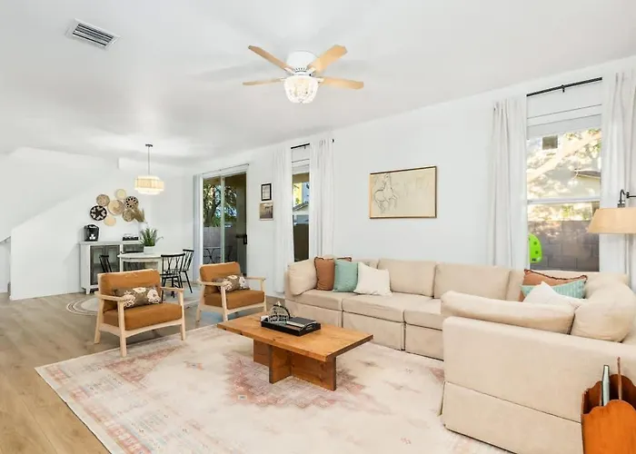 Сasa de vacaciones Peaceful 2 Story Home-pet Friendly *
