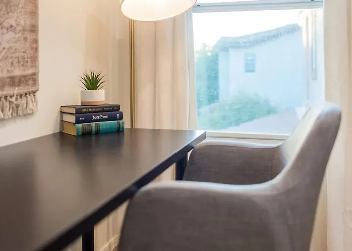 Сasa de vacaciones Peaceful 2 Story Home-pet Friendly *