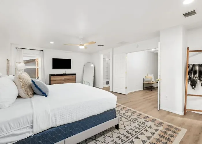 Peaceful 2 Story Home-pet Friendly Tucson