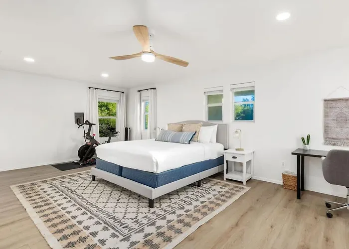Сasa de vacaciones Peaceful 2 Story Home-pet Friendly