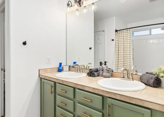 Peaceful 2 Story Home-pet Friendly Сasa de vacaciones Tucson