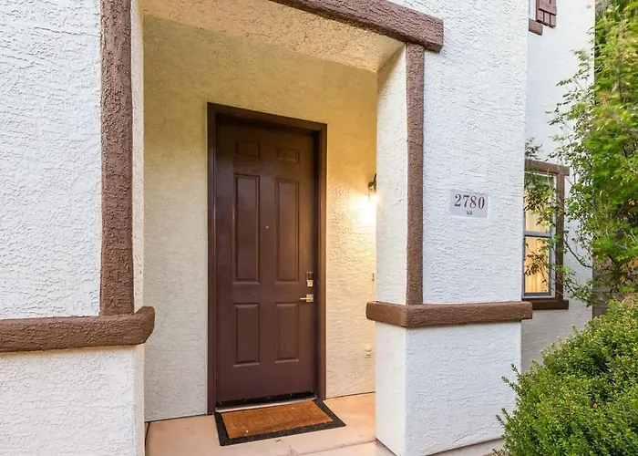 Peaceful 2 Story Home-pet Friendly Сasa de vacaciones