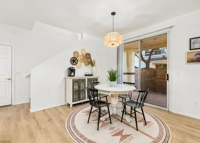 Peaceful 2 Story Home-pet Friendly