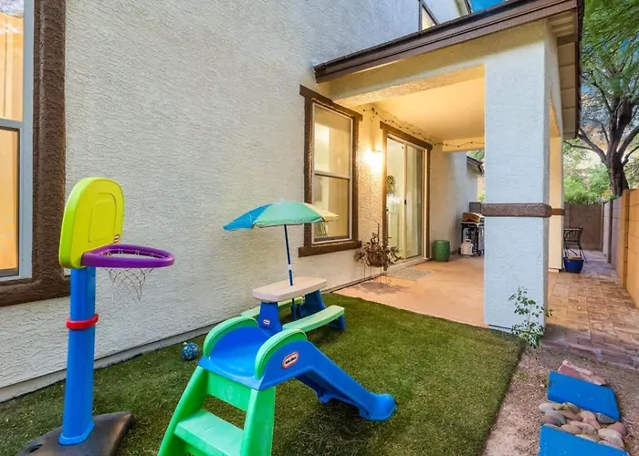 Peaceful 2 Story Home-pet Friendly Сasa de vacaciones