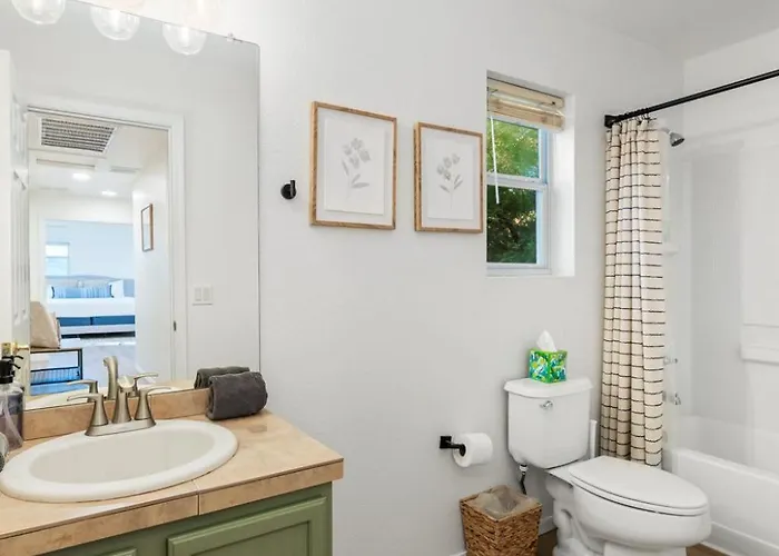 Peaceful 2 Story Home-pet Friendly Сasa de vacaciones *