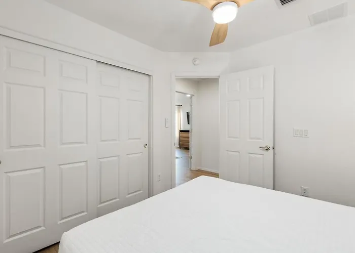 Peaceful 2 Story Home-pet Friendly Tucson