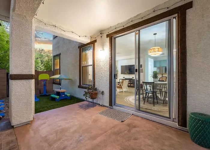 Peaceful 2 Story Home-pet Friendly Сasa de vacaciones